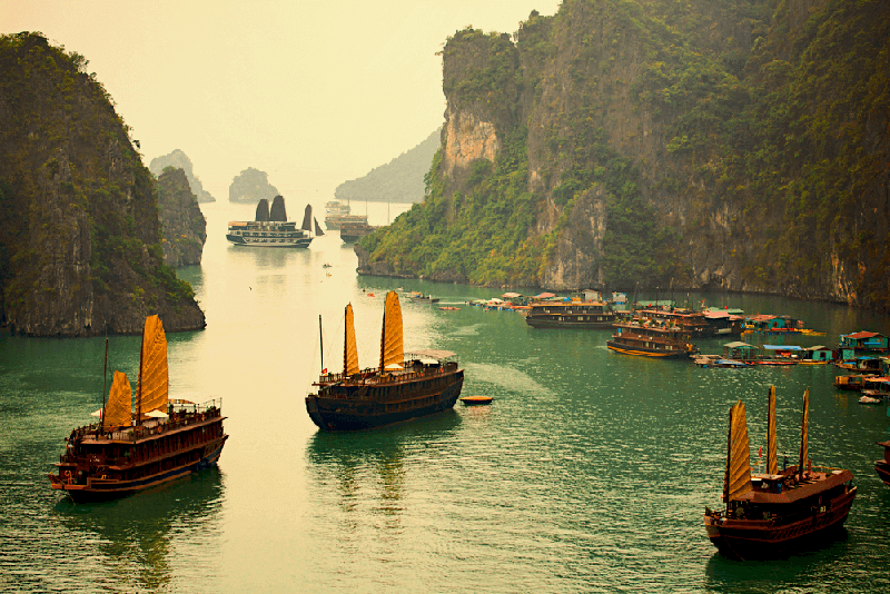 halong junboat